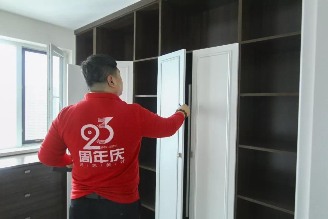 林鳳裝飾匠心愛(ài)家日 檢測(cè)柜門