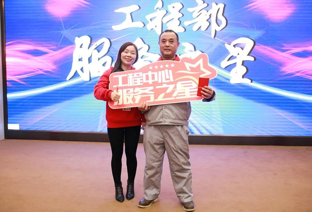 林鳳裝飾勇者心逐夢路11月總結會服務之星獎勵發放環節